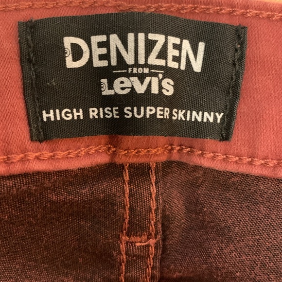Levi’s Denizen High Rise Super Skinny Red Jeans Size 2 W 26 - Picture 2 of 9